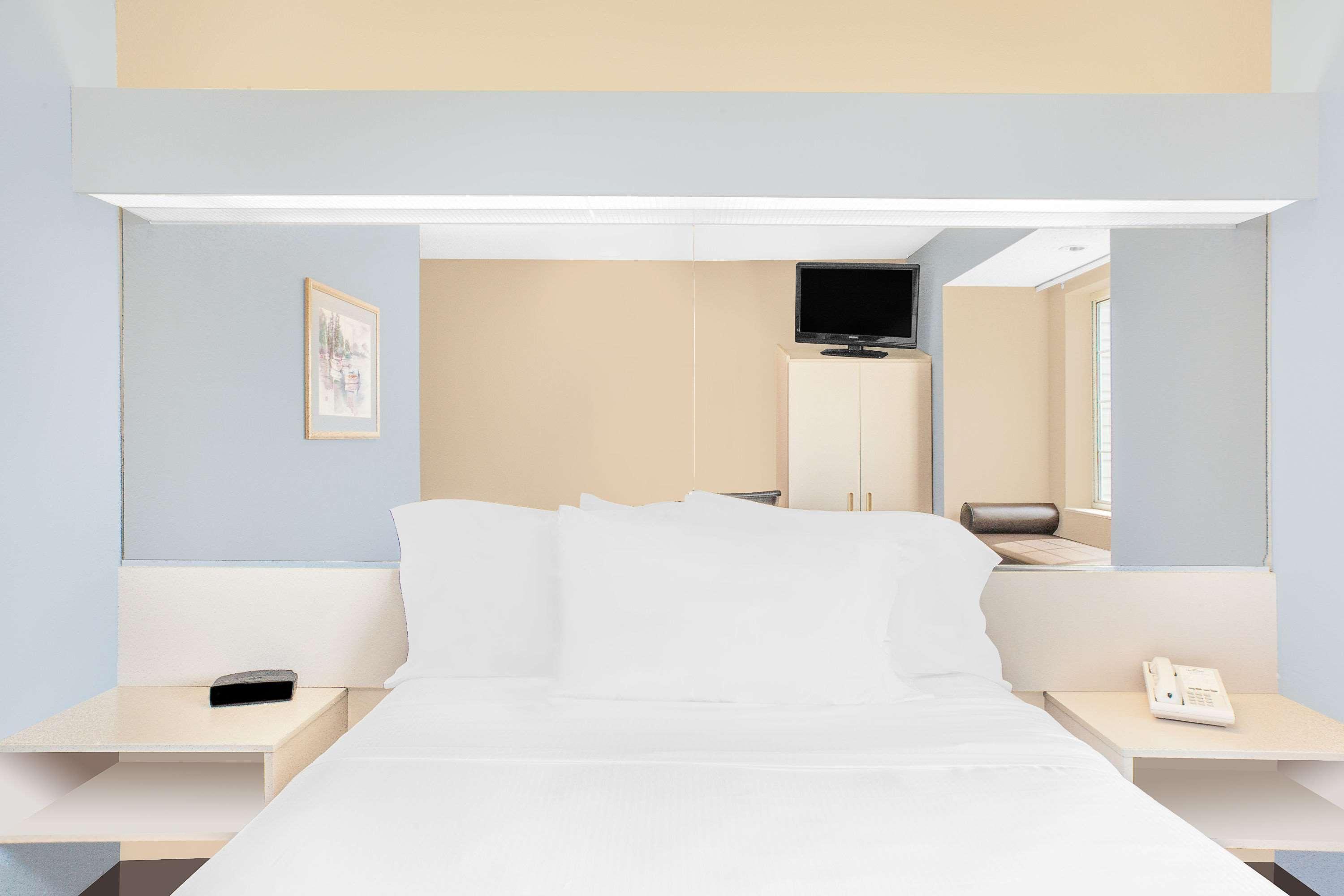 Microtel Inn And Suites Клирлейк Экстерьер фото