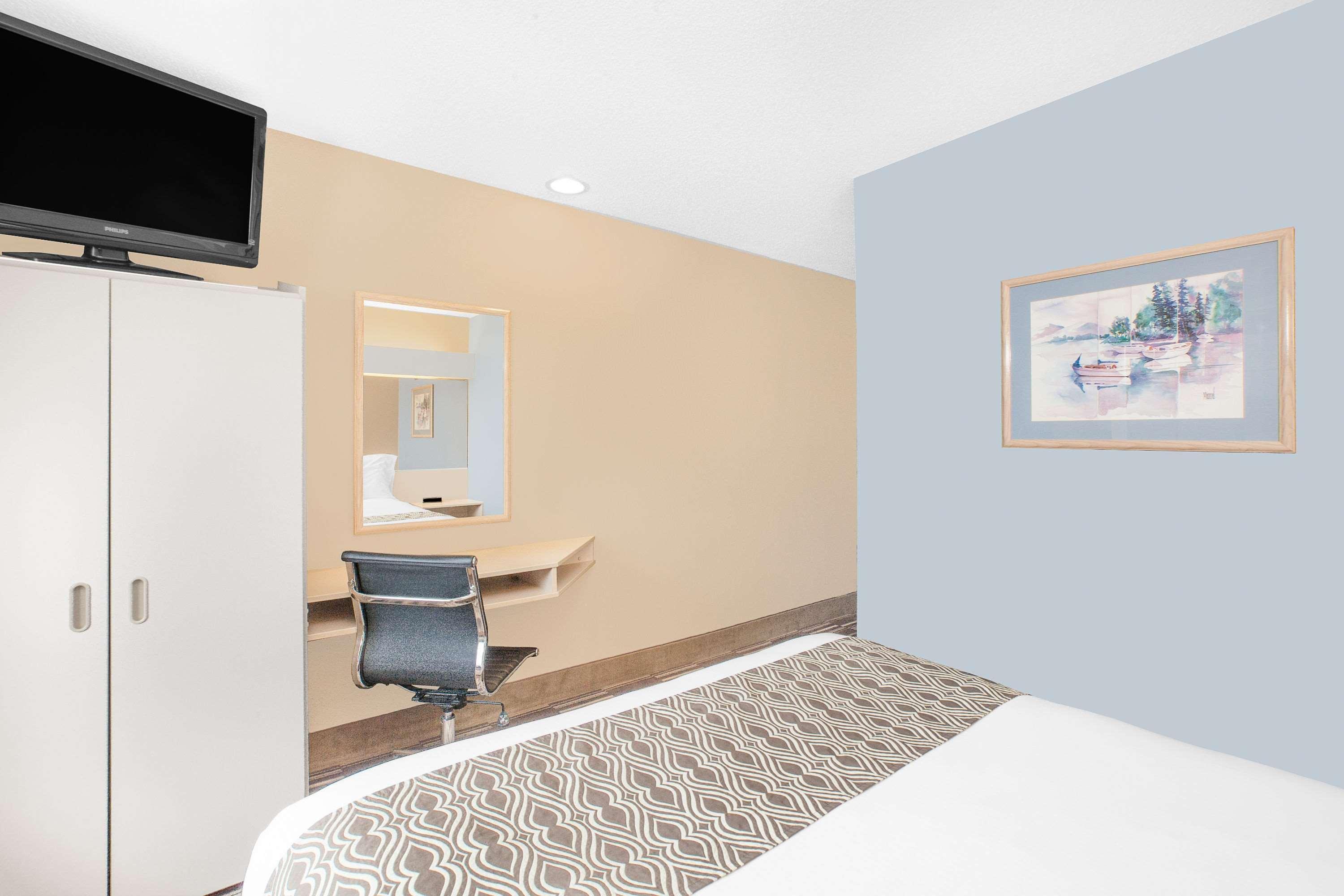 Microtel Inn And Suites Клирлейк Экстерьер фото