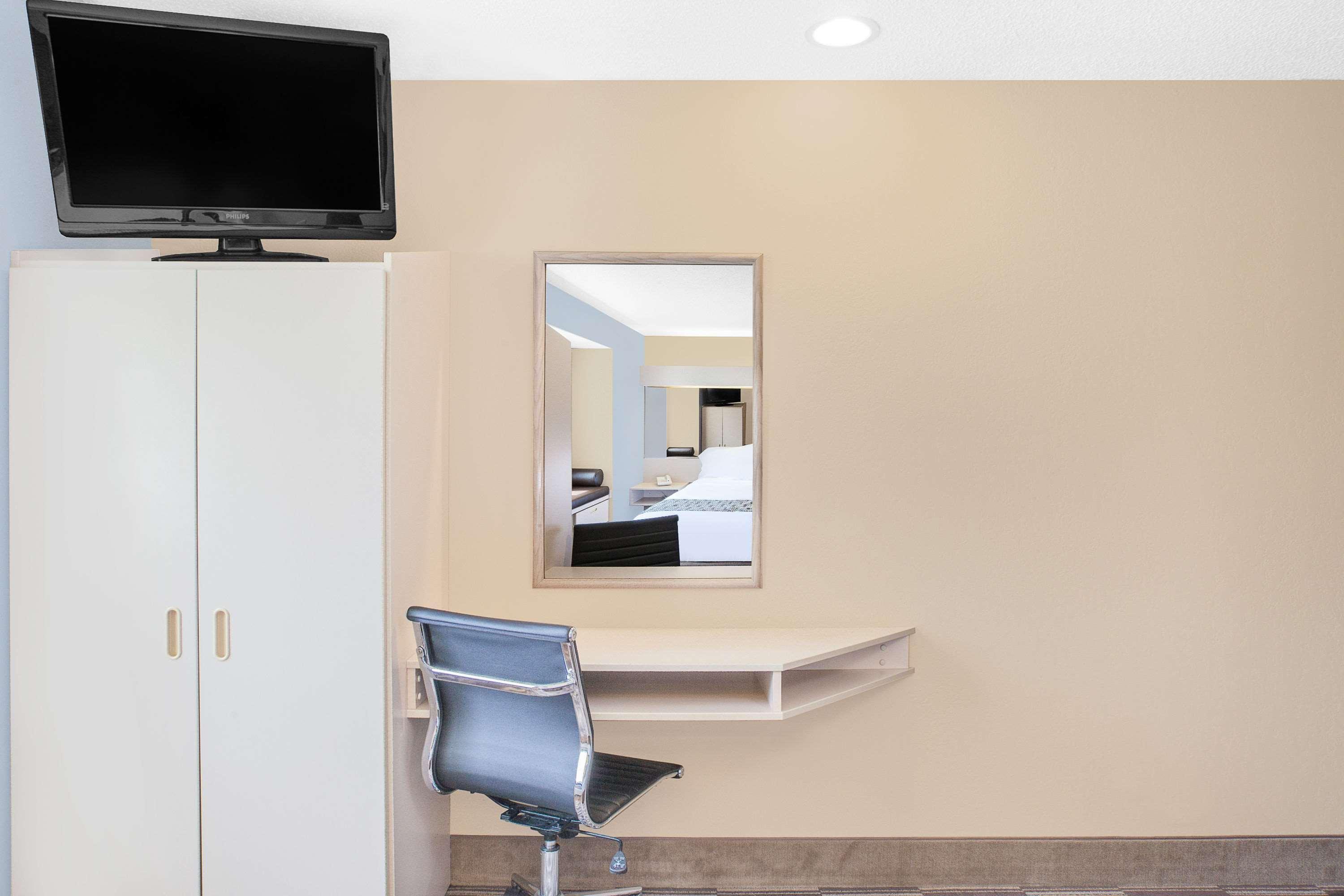 Microtel Inn And Suites Клирлейк Экстерьер фото